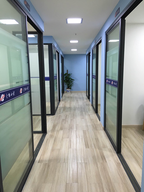 奥思特全能小课教室展示（一对四教学区）